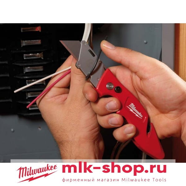 Выкидной строительный нож с отверстием для хранения лезвий Milwaukee Heavy Duty Выкидной строительный нож с отверстием для хранения лезвий Milwaukee Heavy Duty