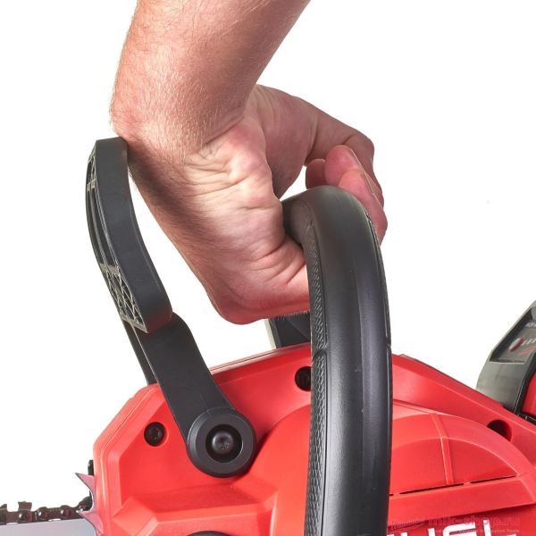Аккумуляторная цепная пила Milwaukee M18 FUEL FCHSC-122