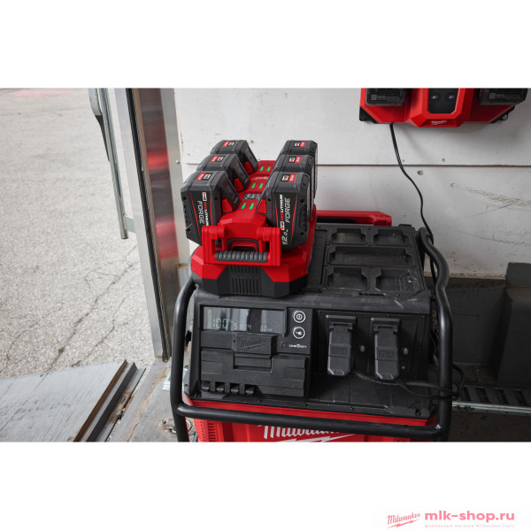 Зарядное устройство Milwaukee M18 MPC6