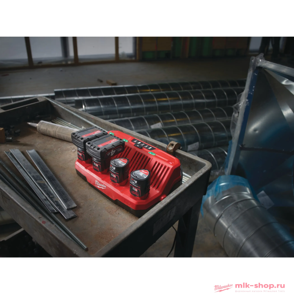 Зарядное устройство Milwaukee M12 C4