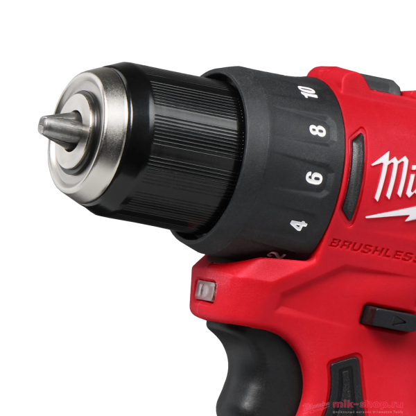 Аккумуляторная дрель-шуруповерт Milwaukee M12 BLDDRC-202C Аккумуляторная дрель-шуруповерт Milwaukee M12 BLDDRC-202C
