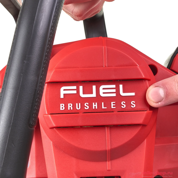 Аккумуляторная цепная пила Milwaukee M18 FUEL FCHSC-122