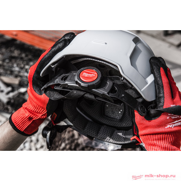 Шлем(Каска) Milwaukee BOLT200™ вентилируемый для промышленного альпинизма, красный