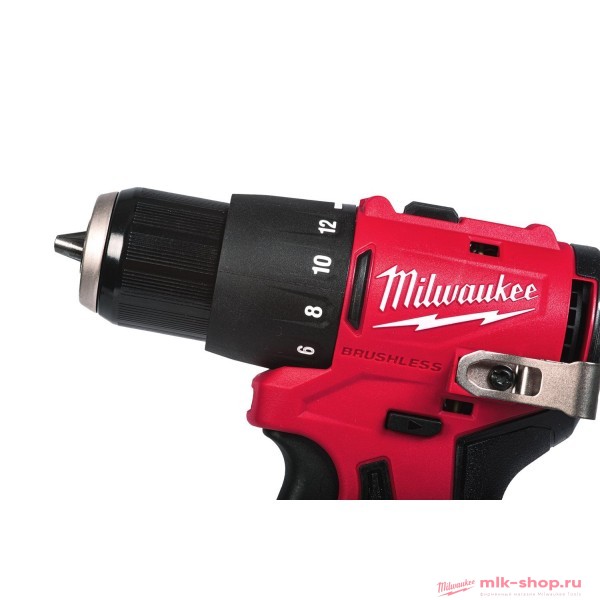Аккумуляторная компактная ударная дрель-шуруповерт Milwaukee M12 BLPDRC-402C