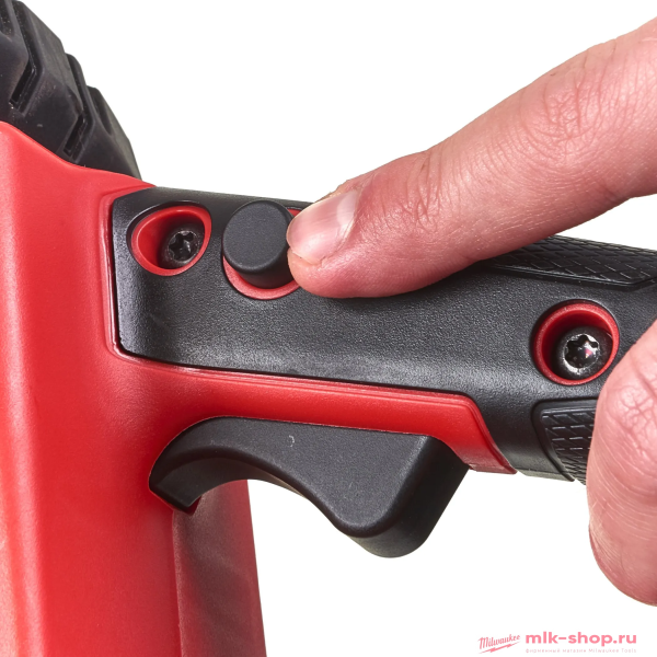 Аккумуляторная цепная пила Milwaukee M18 FUEL FCHSC-122