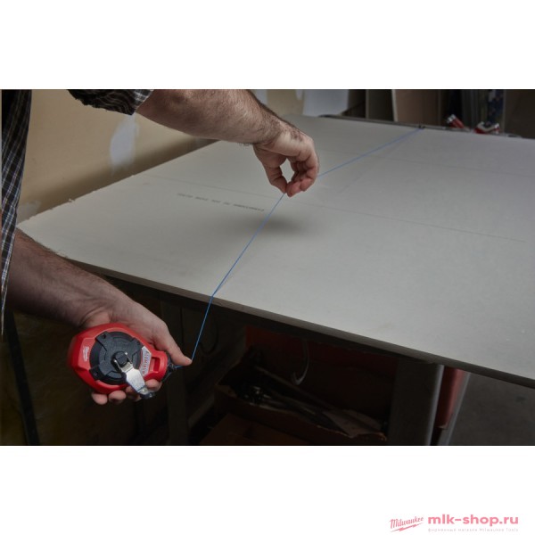 Шнур широкий разметочный на катушке с красным мелом Milwaukee 30м Aluminum Шнур широкий разметочный на катушке с красным мелом Milwaukee 30м Aluminum