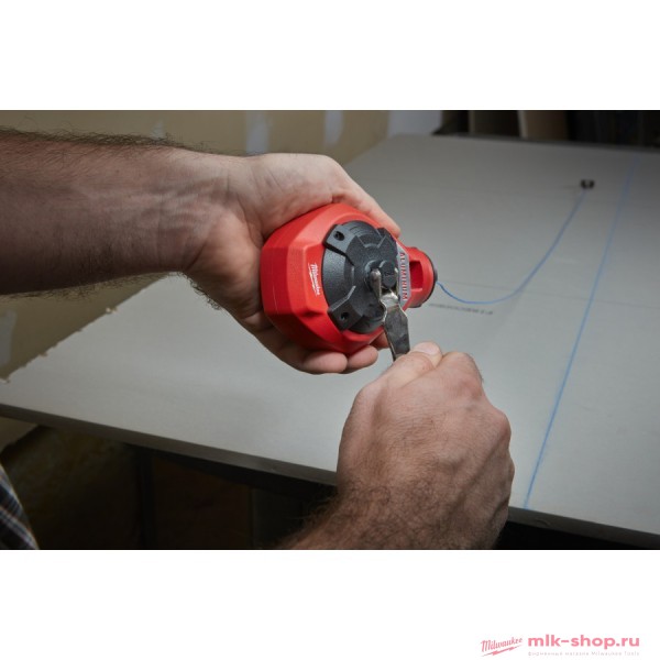 Шнур широкий разметочный на катушке с красным мелом Milwaukee 30м Aluminum Шнур широкий разметочный на катушке с красным мелом Milwaukee 30м Aluminum