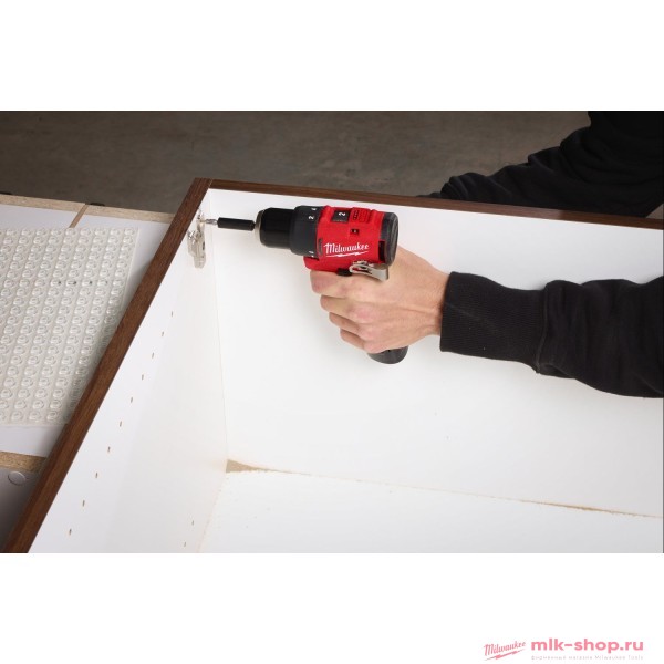 Аккумуляторная компактная ударная дрель-шуруповерт Milwaukee M12 BLPDRC-402C