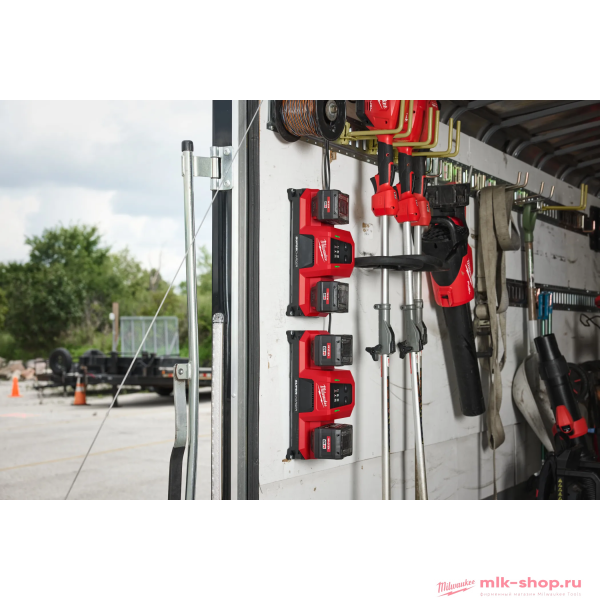 Зарядное устройство быстрое Milwaukee M18 MDBSC (на 2 акк.)