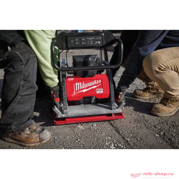 Аккумуляторная виброплита Milwaukee MXF FUEL PC50-0