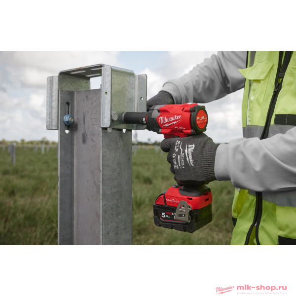 Аккумуляторный среднемоментный ударный гайковерт Milwaukee M18 FUEL ONEFMTIW2FC12-0X