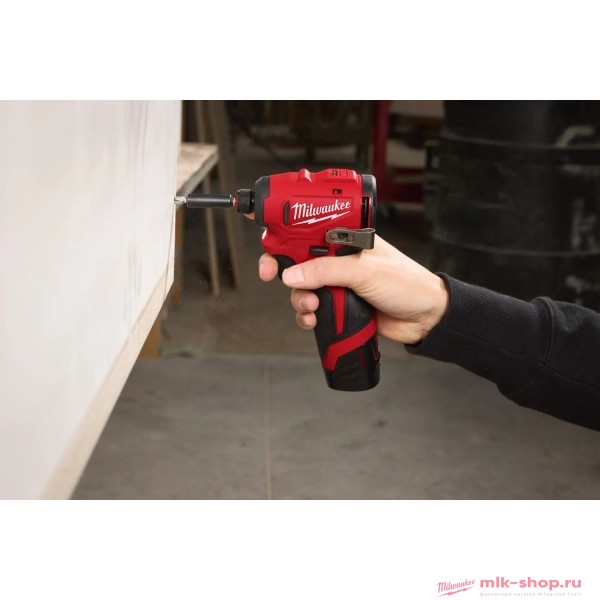 Аккумуляторный винтовёрт Milwaukee M12 BLIDRC-0
