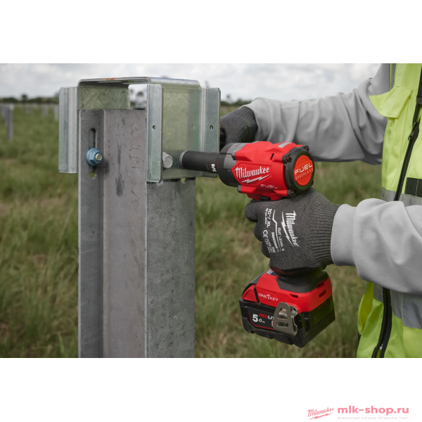 Аккумуляторный среднемоментный ударный гайковерт Milwaukee M18 FUEL ONEFMTIW2FC12-0X