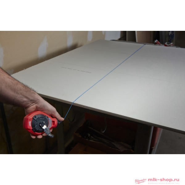 Шнур широкий разметочный на катушке с синем мелом Milwaukee 30м Шнур широкий разметочный на катушке с синем мелом Milwaukee 30м