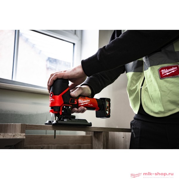 Аккумуляторный лобзик Milwaukee M12 FUEL FJS-422X GEN II Аккумуляторный лобзик Milwaukee M12 FUEL FJS-422X GEN II